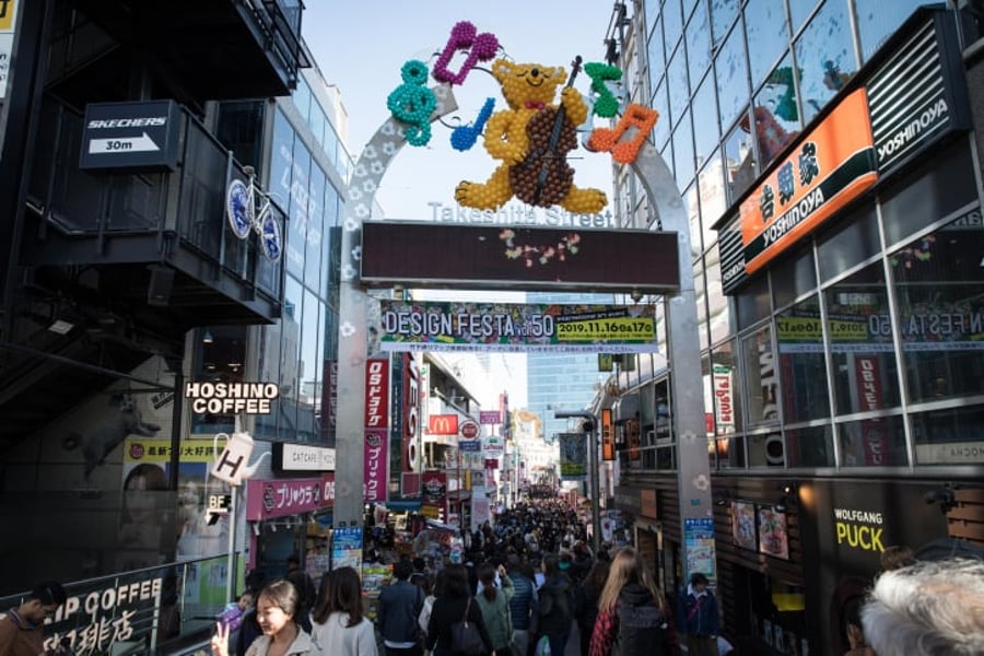 סיור דרך עדשת המצלמה ברחובות טוקיו
