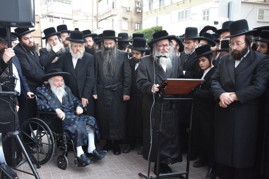 המונים בהלוויית הרבנית מספינקא ב"ב ע"ה