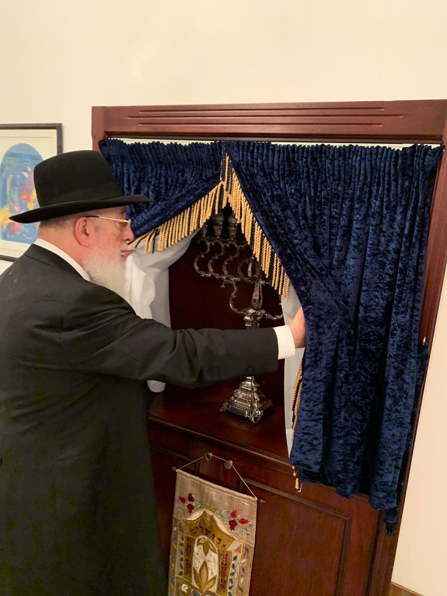 הביקור הנדיר של הגר"ש עמאר בבית הכנסת בבחריין
