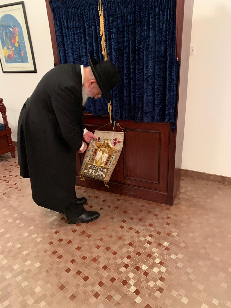 הביקור הנדיר של הגר"ש עמאר בבית הכנסת בבחריין