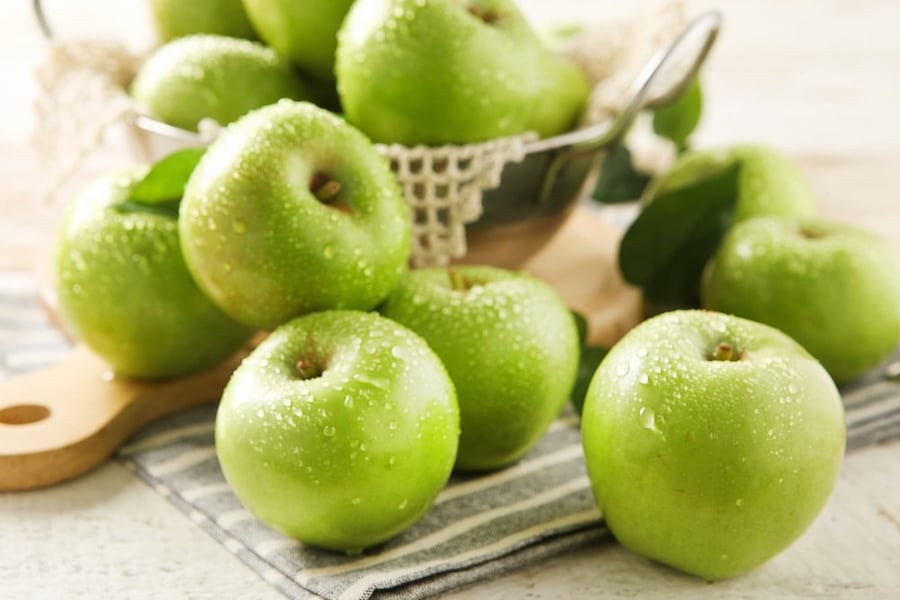 אכילת תפוחים תורמת לבריאות המעיים