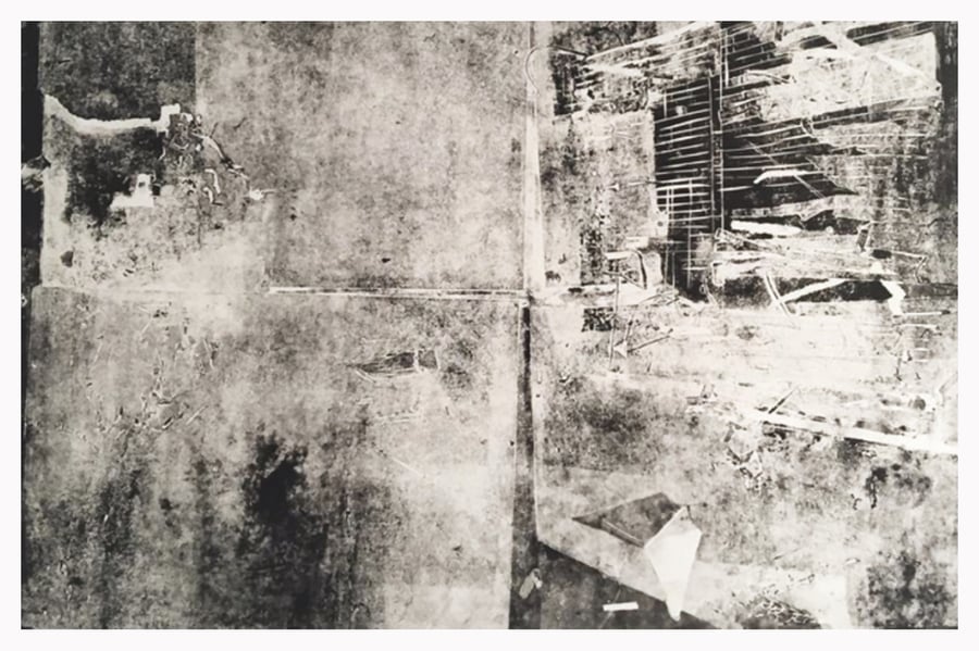 הדפס, יצירה של יחידת הדיור בה גרה האמנית ב-27 מ' רבוע, נעמה ארז