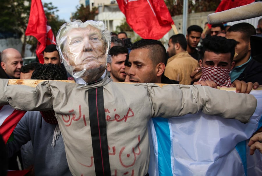 עסקת המאה: הפלסטינים שרפו את 'טראמפ'