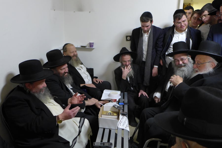 הרבנים הגיעו לנחם את משפחת שפירא • צפו