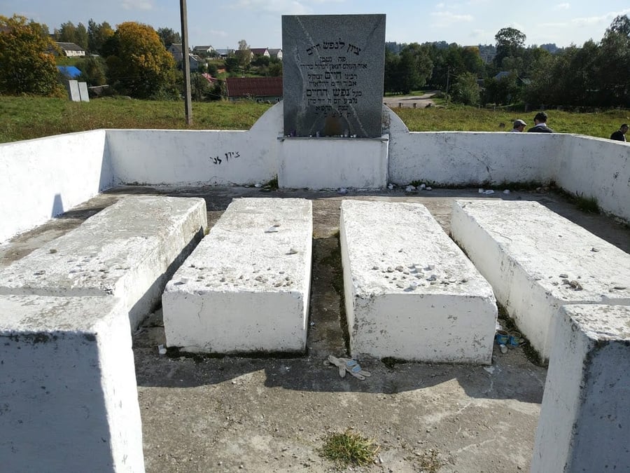 קברו של רבי חיים מוולוז'ין