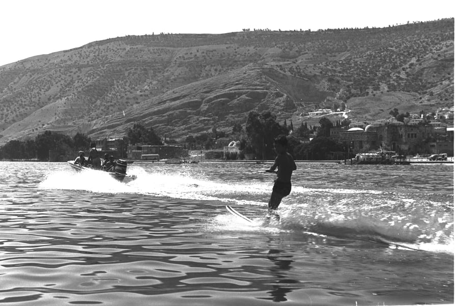 סקי מים בכנרת, 1969