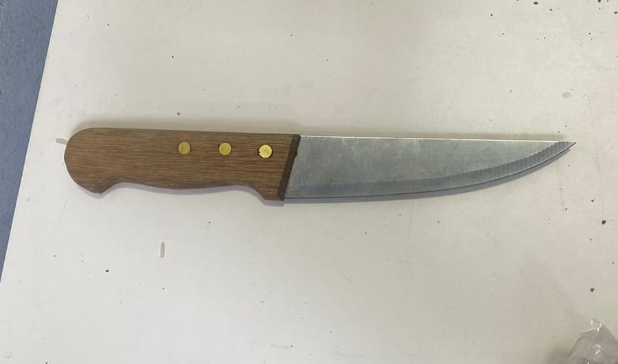 הסכין שאותרה בתיק המחבל