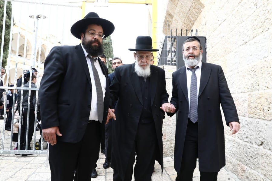 נשיא המועצת הצביע בקלפי ברובע היהודי