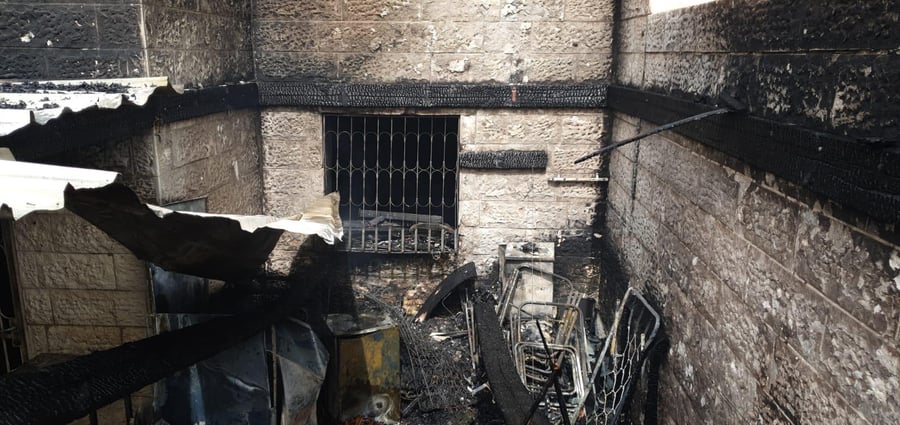 שריפה פרצה בדירה; אם וילדתה נפצעו קל