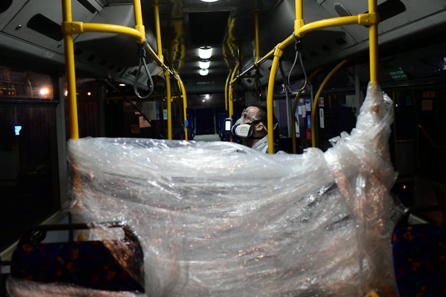 גלריה: כך פועלים לחיטוי האוטובוסים בארץ