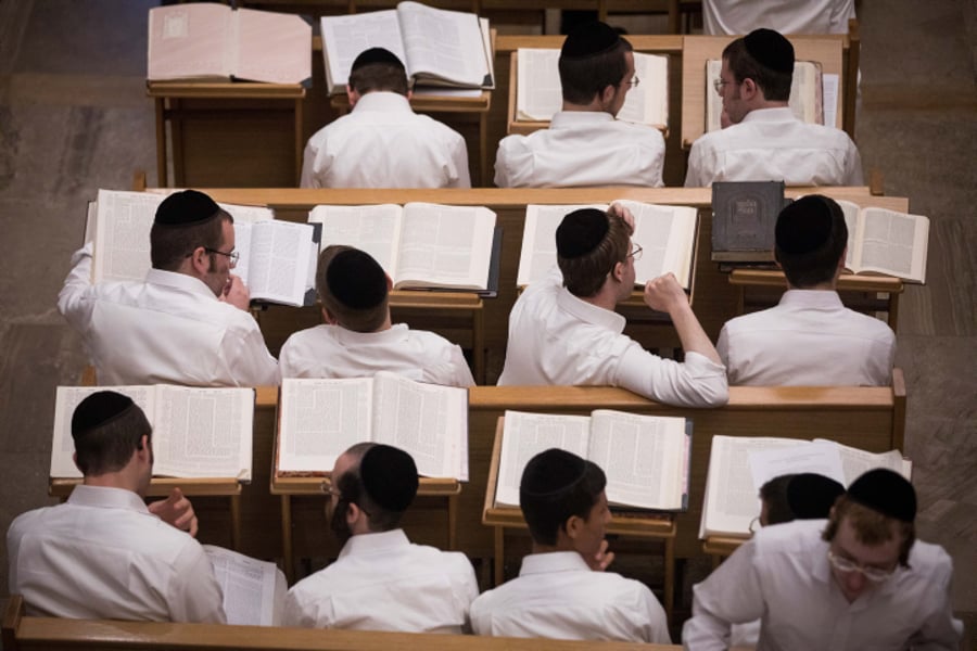 בתי הכנסת הגדולים יסגרו; חשש משינויים בהיכלי הישיבות