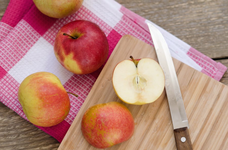 לגילאי 3-5: ניסוי קל ומעניין בתפוחים שיעביר לכם את הזמן