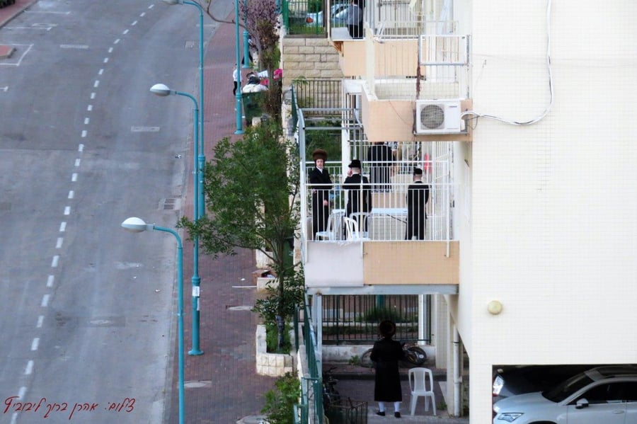 בחצרות ובמרפסות: כך התפללו תושבי קרית ויז'ניץ בחיפה
