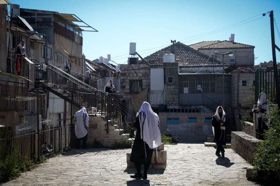 צפו: תפילת המרפסות בשכונה הירושלמית