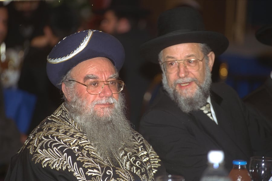 עם הגרי"מ לאו בכינוס תנועת ש"ס בירושלים, בשנת 1997
