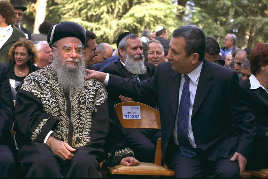 עם אהוד ברק בטקס האזכרה הממלכתי לראש הממשלה יצחק רבין, בהר הרצל בירושלים, בשנת 2001