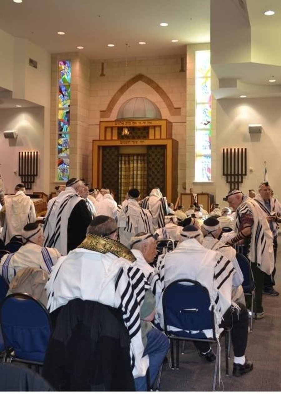 מתפללי בית הכנסת
