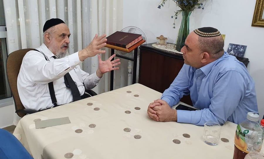 ראש העיר רביבו עם הרב ברוידא