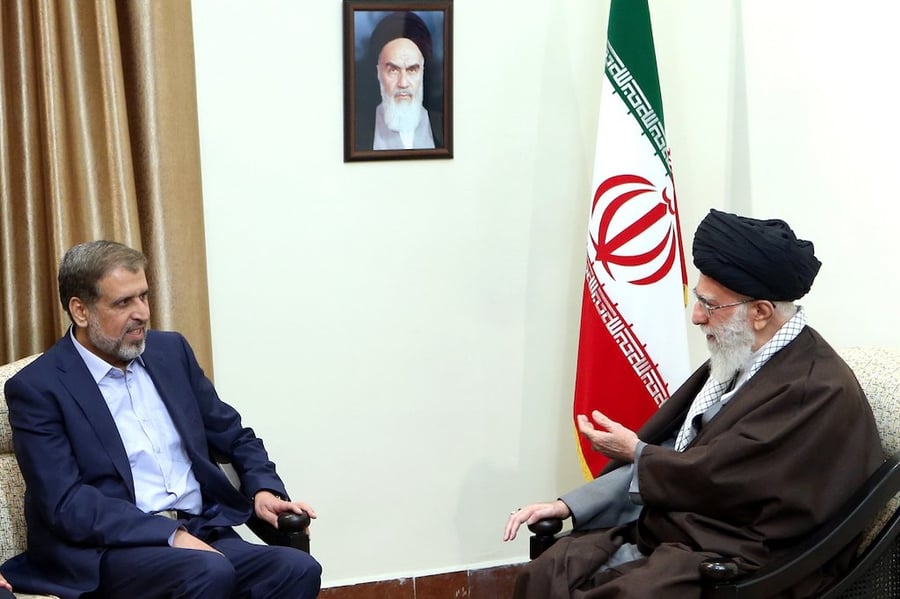 שלח עם מנהיג איראן עלי חמינאי