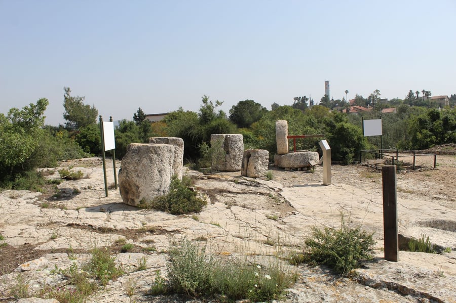 הקבר המסתורי החצוב בסלע - ותעלומת השלדים
