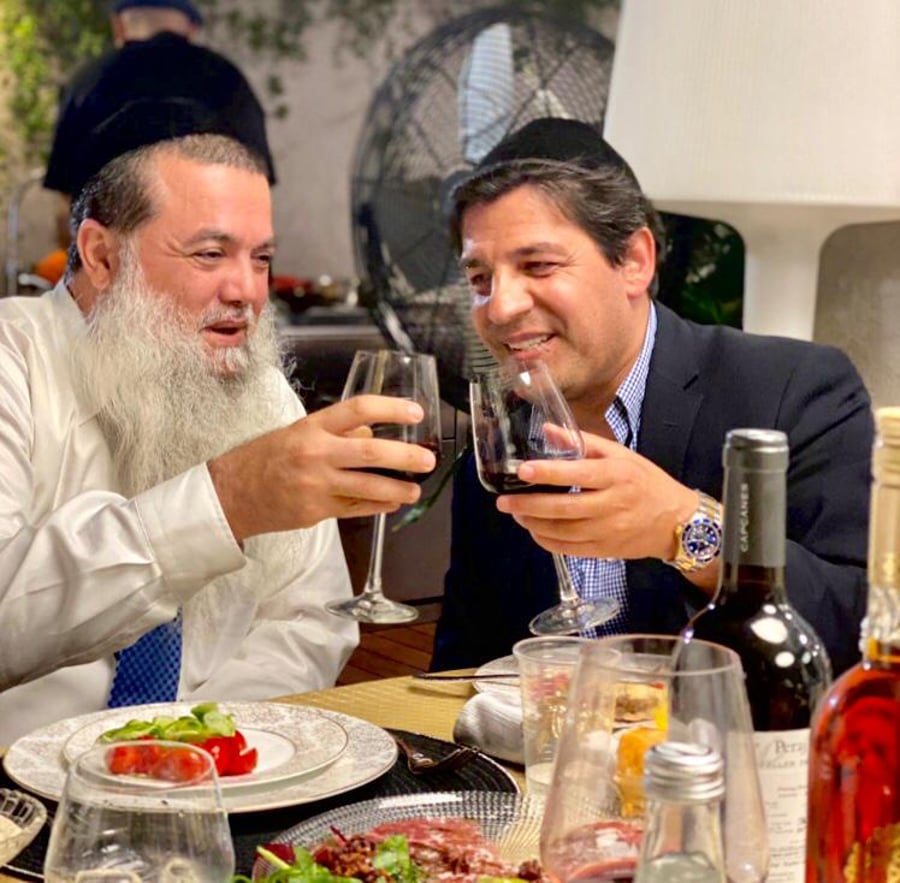 הרב יגאל כהן ורב הסלבס בסעודת ראש חודש