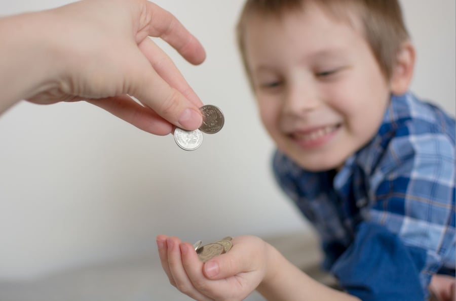 7 דברים שלא כדאי להגיד לילדים בקשר לכסף (ודברים שכן)