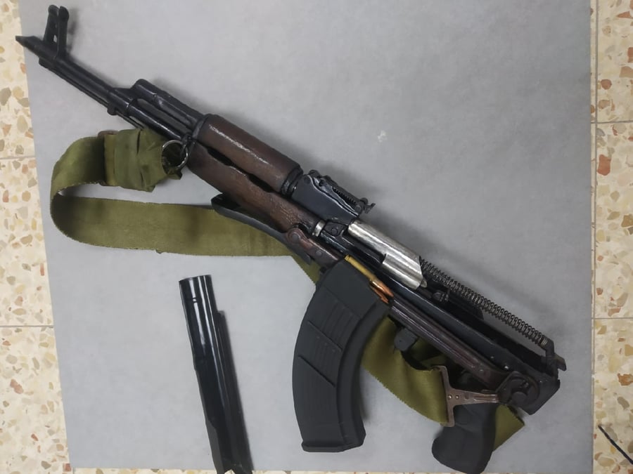 חשד: קנה רובה קלצ'ניקוב עם ילדו בן ה-11