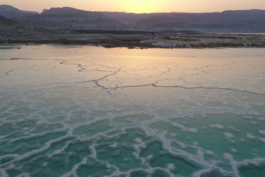 תיעוד מרהיב ביופיו: גבישי המלח בים המוות