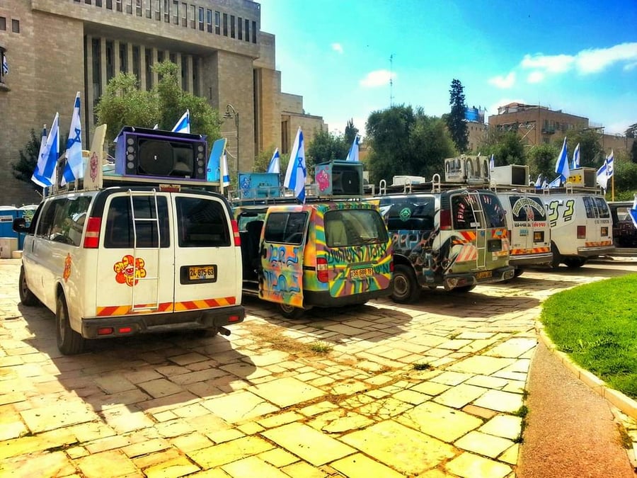 'נחמנים' יפגינו בתל אביב: רוצים לטוס לאומן