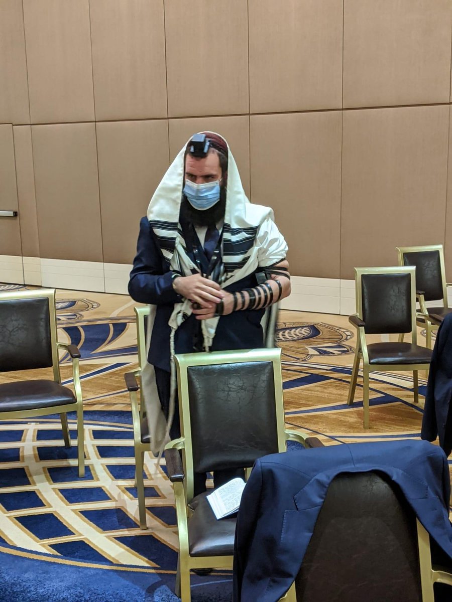 תפילת המשלחת הישראלית בבית הכנסת באיחוד האמירויות