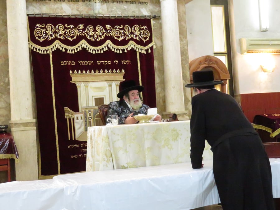 תיעוד: הרבי מויז'ניץ הגיע לירושלים וקיבל את חסידיו לברכה