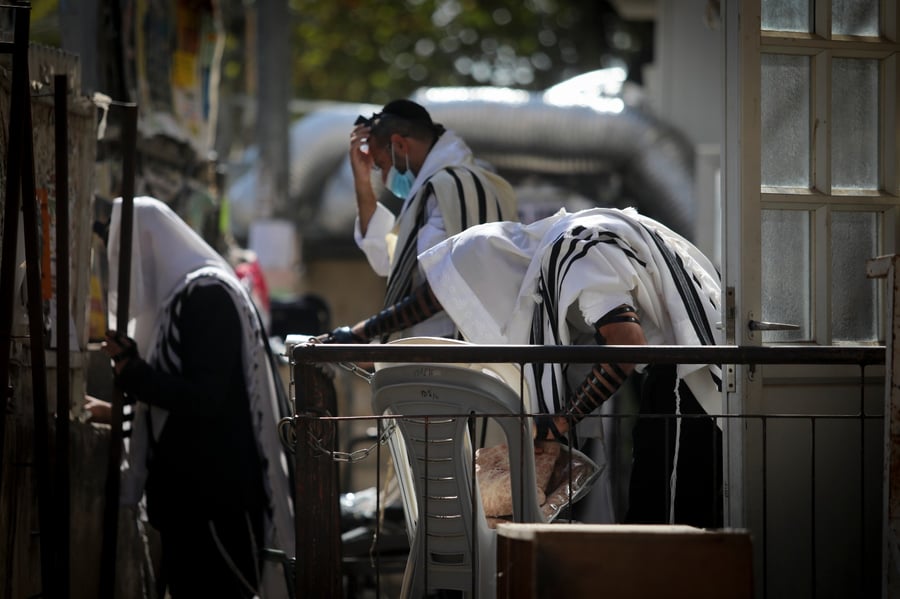 אווירת הסגר בירושלים: מחסומים וקפסולות
