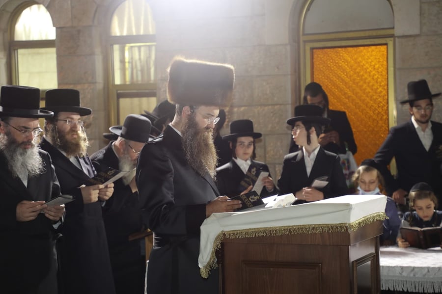 'כפרות', 'תשליך' וסליחות בחצר הקודש סאדיגורה בירושלים