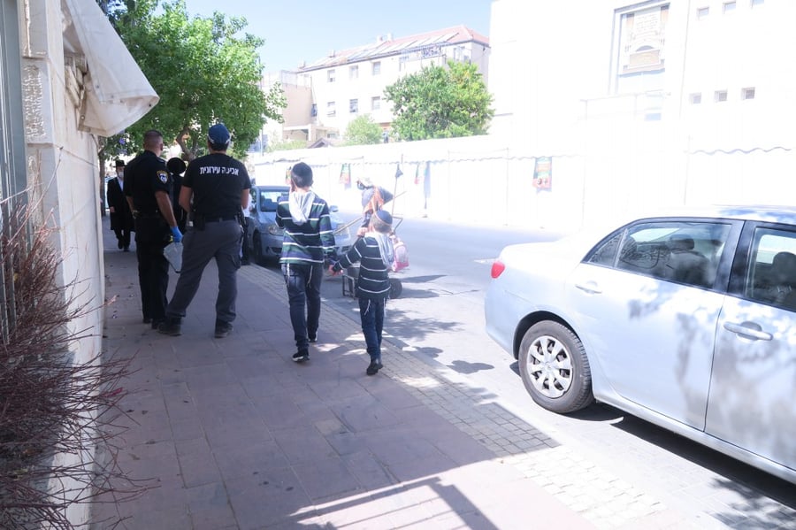 שוב: שוטרים פשטו על ה'שטיבלאך' ופיזרו את המתפללים