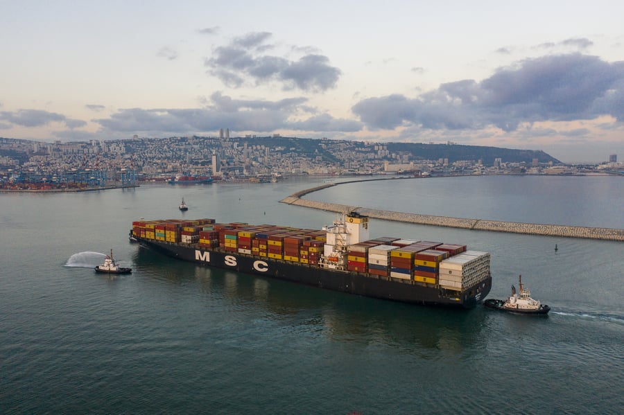 אוניה ראשונה בישראל עם מטען מהאמירויות • צפו