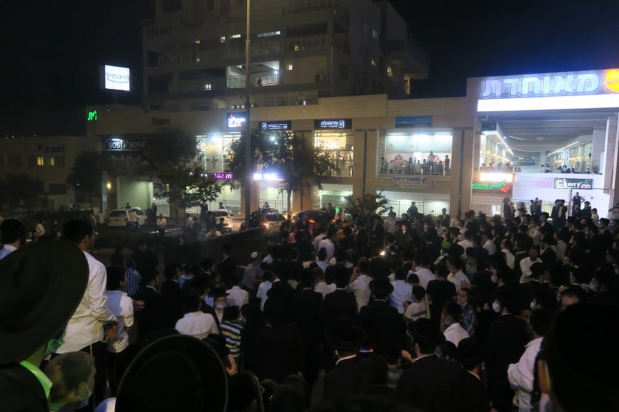 מאות הפגינו בביתר עילית נגד סגירת ת"תים