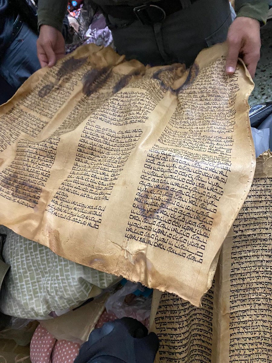 ירכא: נתפסו דפי ספרי תורה בני 450 שנה