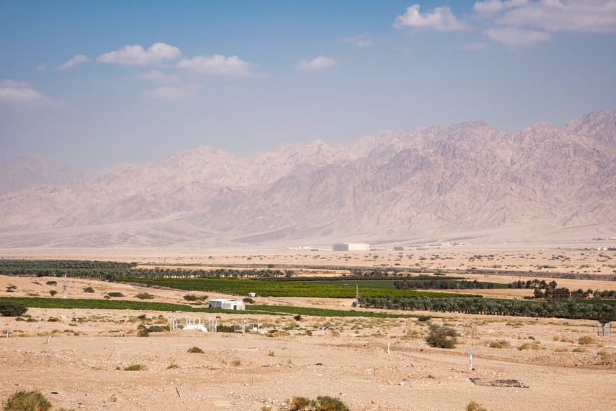 גבול ישראל ירדן עם הרי עקבה ברקע