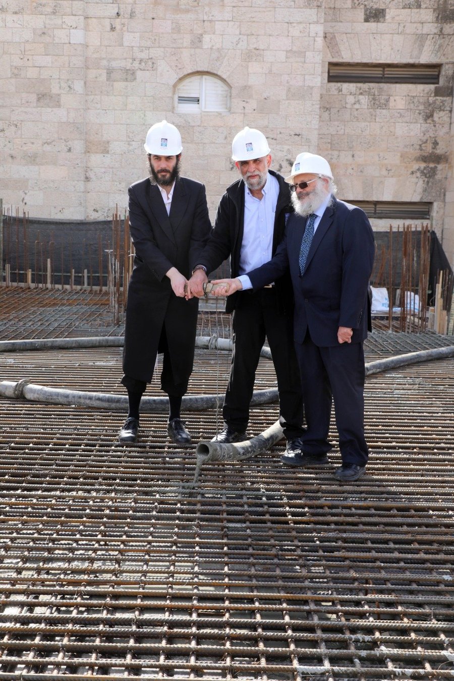 בעיר העתיקה: ליצמן יצק את ריצפת בית הכנסת תפארת ישראל-רוז’ין