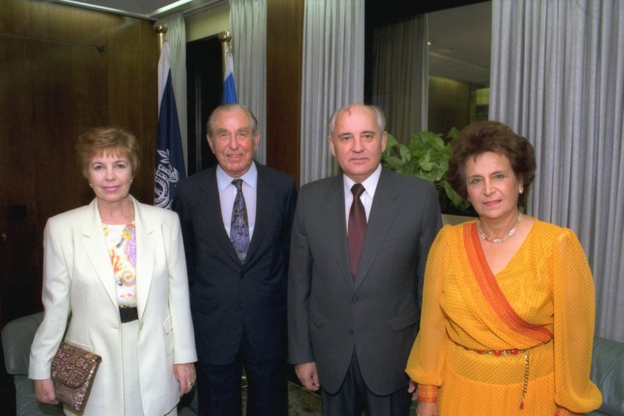גורבצ'וב בביקור עם נשיא מדינת ישראל חיים הרצוג, 1992