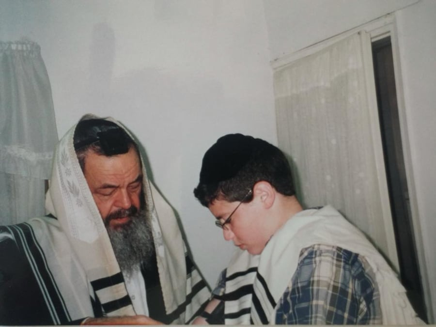 "הרב שהיה סנדק בבריתי, גם הניח לי תפילין בפעם הראשונה", הרב בן שלום זצ"ל עם הרב גולדשמידט