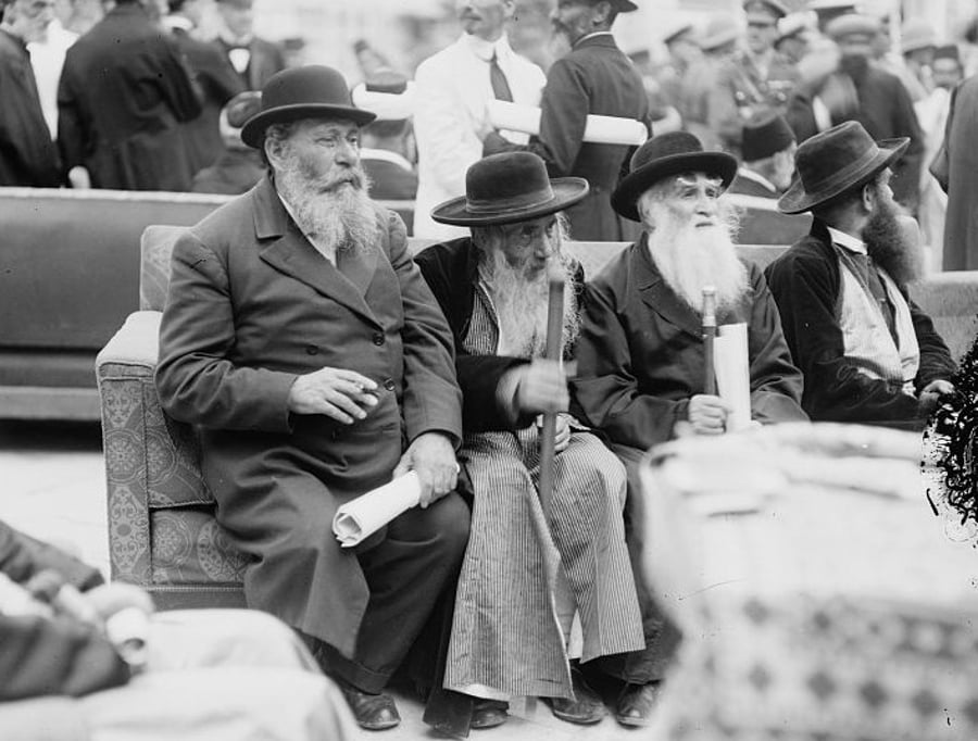 הרב זוננפלד (שני משמאל) בקבלת הנציב הבריטי, 1920 (צילום: ספריית הקונגרס האמריקני (American Colony
