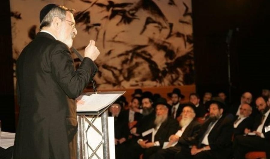 הרב זאקס נואם בפני 'ועידת רבני אירופה'