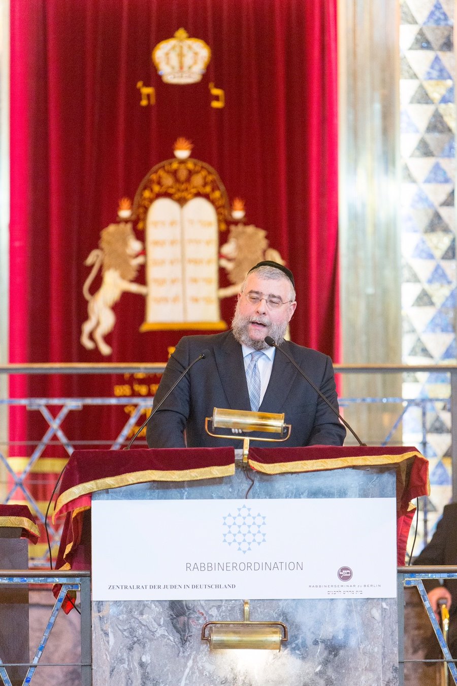 הרב גולדשמידט בטקס הסמכת רבנים בבית הכנסת הגדול בפרנקפורט צילום באדיבות צנטרלרט יהודי גרמניה - יוכן גינטר