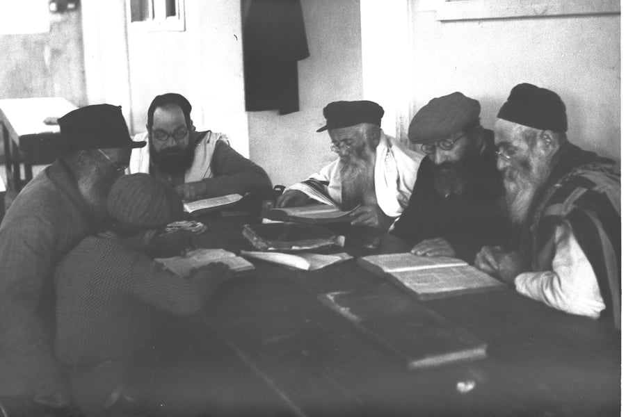 שיעור תורה בכפר חסידים, בשנת 1937