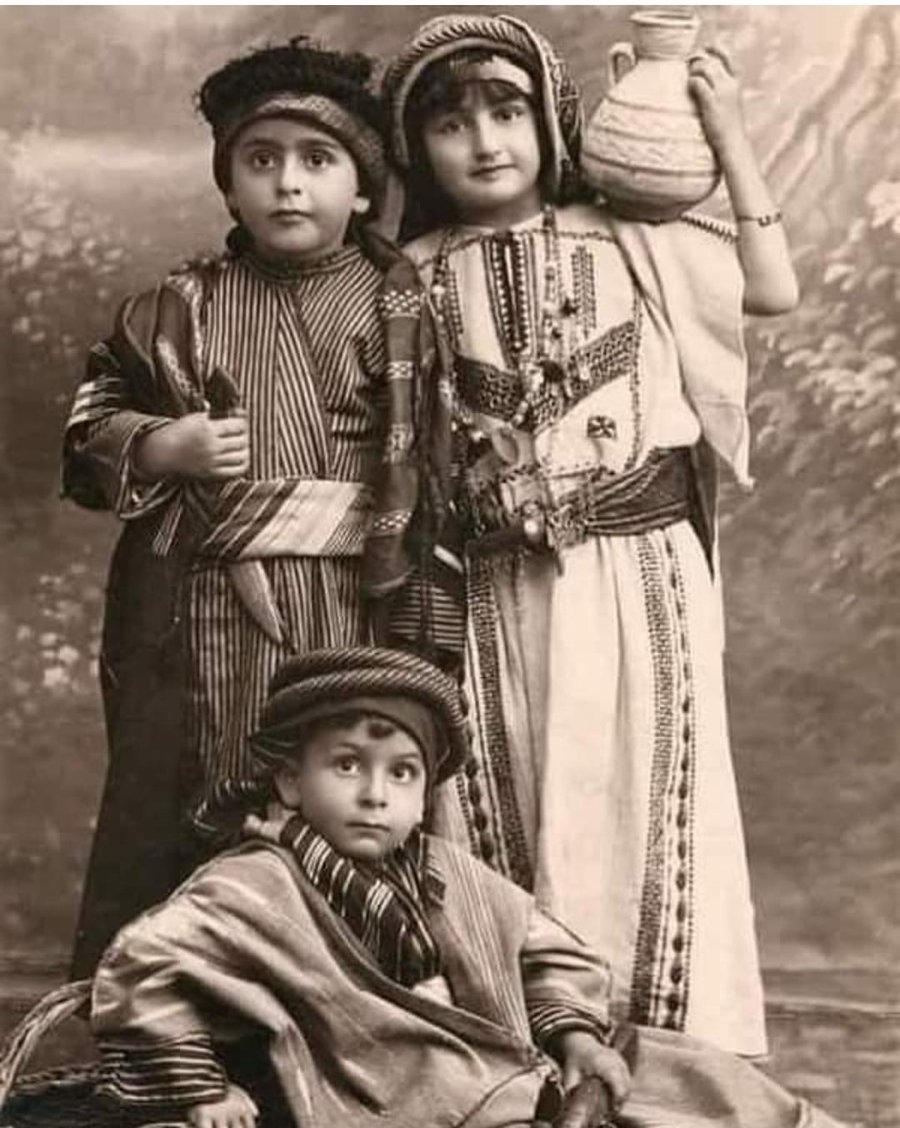 ילדים פלסטינים לבושים ב'זברה', ב-1924