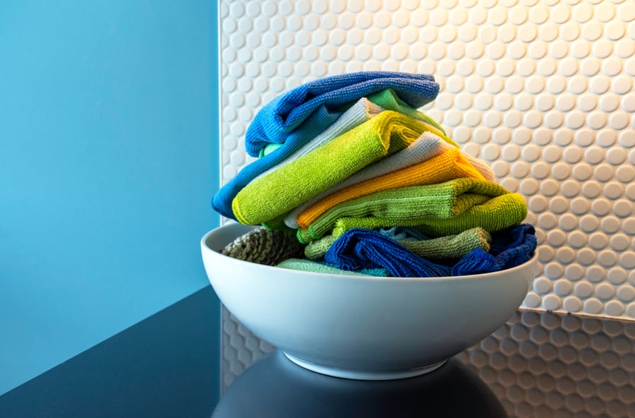 הרתחה זה לא מספיק: איך לכבס מטליות כמו שצריך