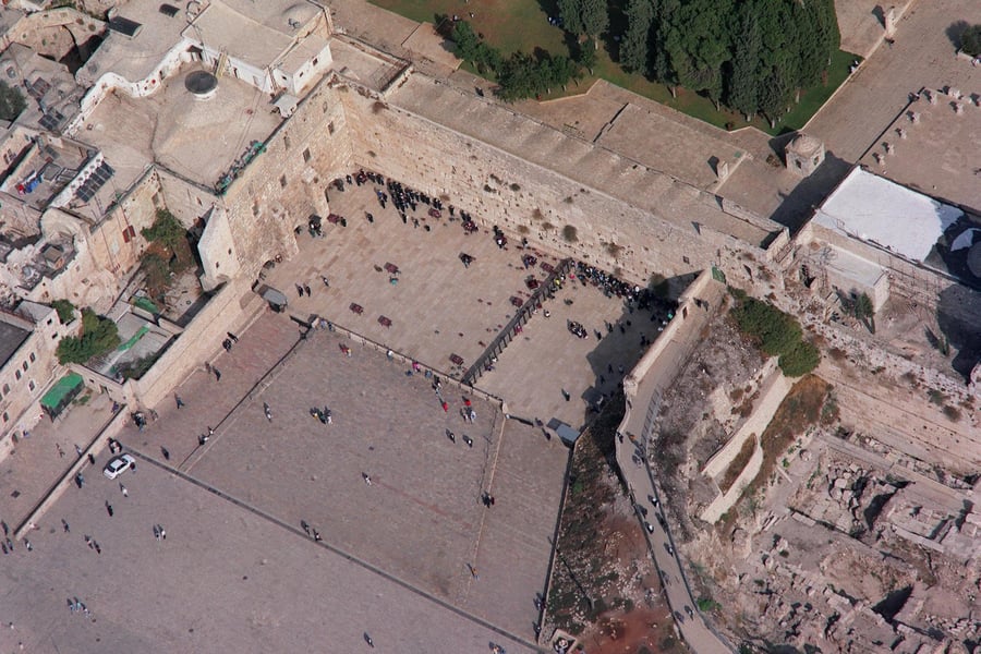 צילום אוויר של רחבת הכותל המערבי, בשנת 1993