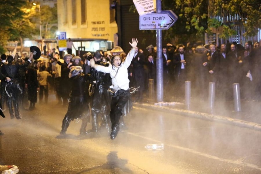 בואש על מפגינים חרדים; בג"ץ מבקר את התנהלות המשטרה