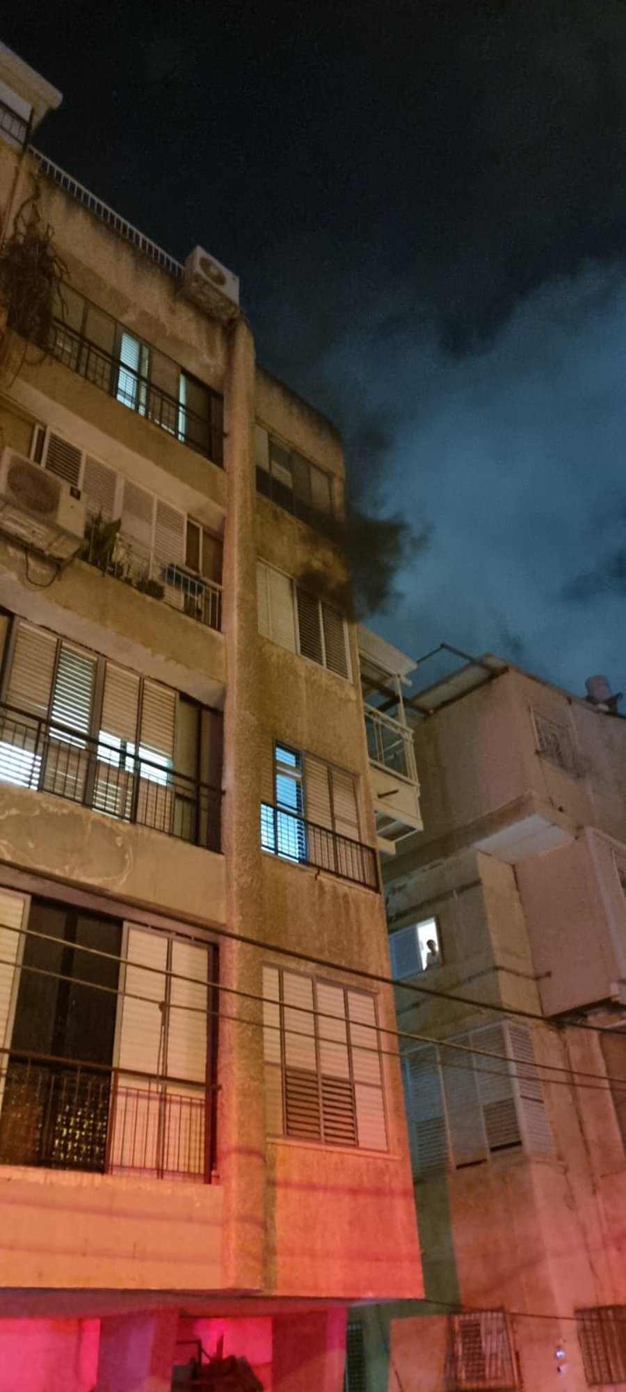 שריפה בדירה בבני ברק: שני תוכים מתו